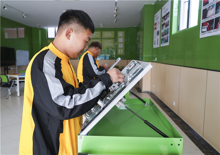 河北万通技工学校
