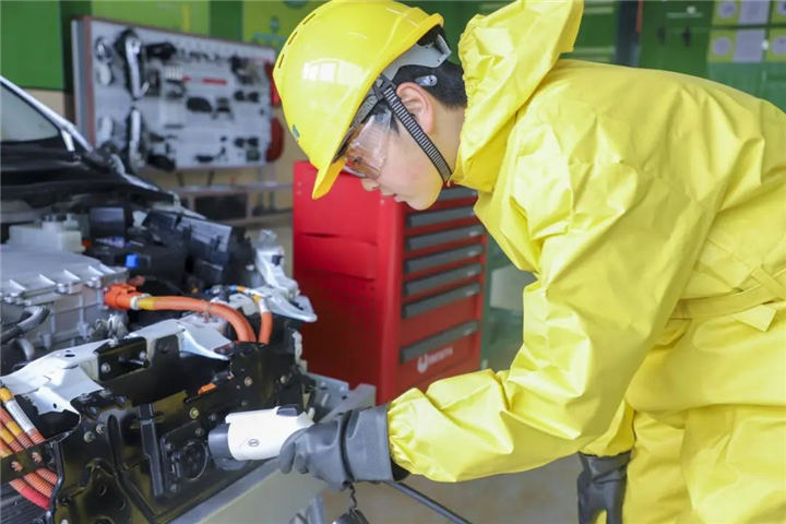 初中毕业学技术怎么样？