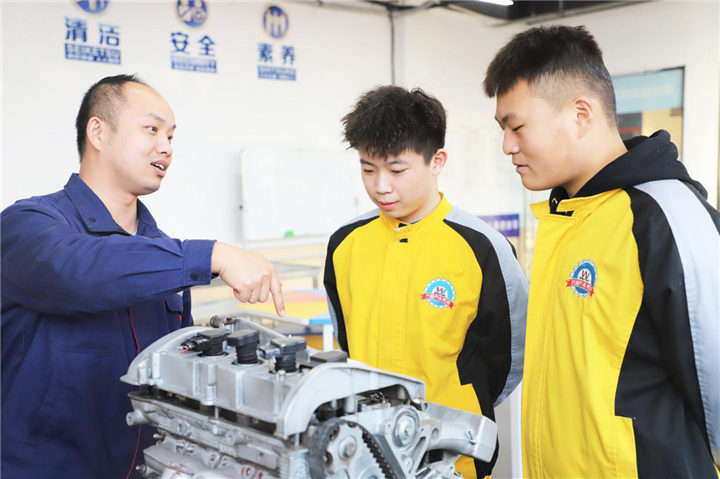 技校学汽修学费多少钱