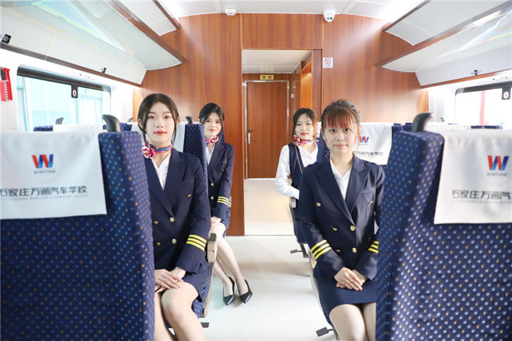 河北万通汽车学校一年学费多少?