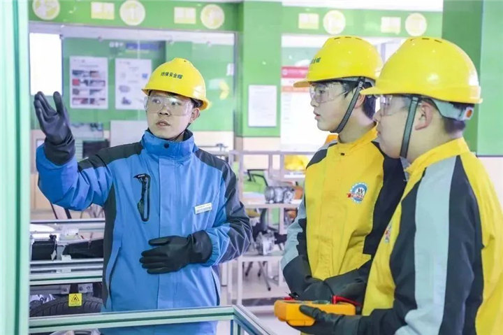 智能网联与新能源汽车工程师